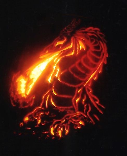 Огнедыщащий дракон