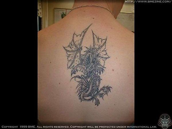 Татуировка нападающего дракона