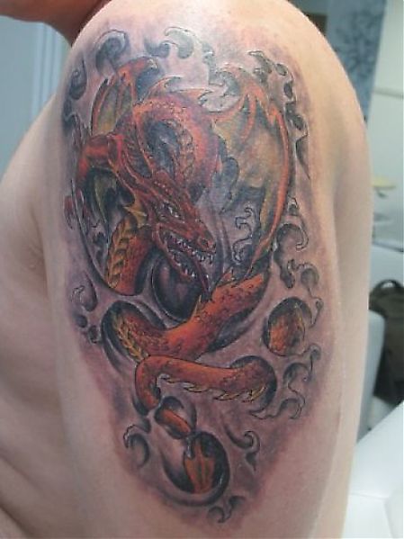 Химерное тату с красным драконом