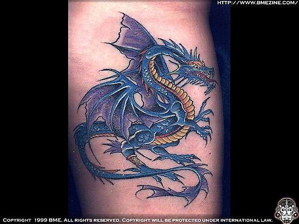 Художественная татуировка с драконом