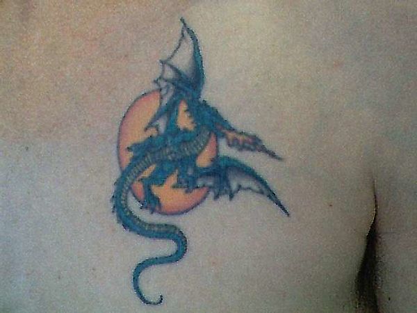 Дракошка на фоне заката - татуировка
