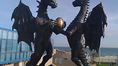 Два дракона удерживают яйцо, Болгария