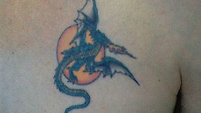 Дракошка на фоне заката - татуировка